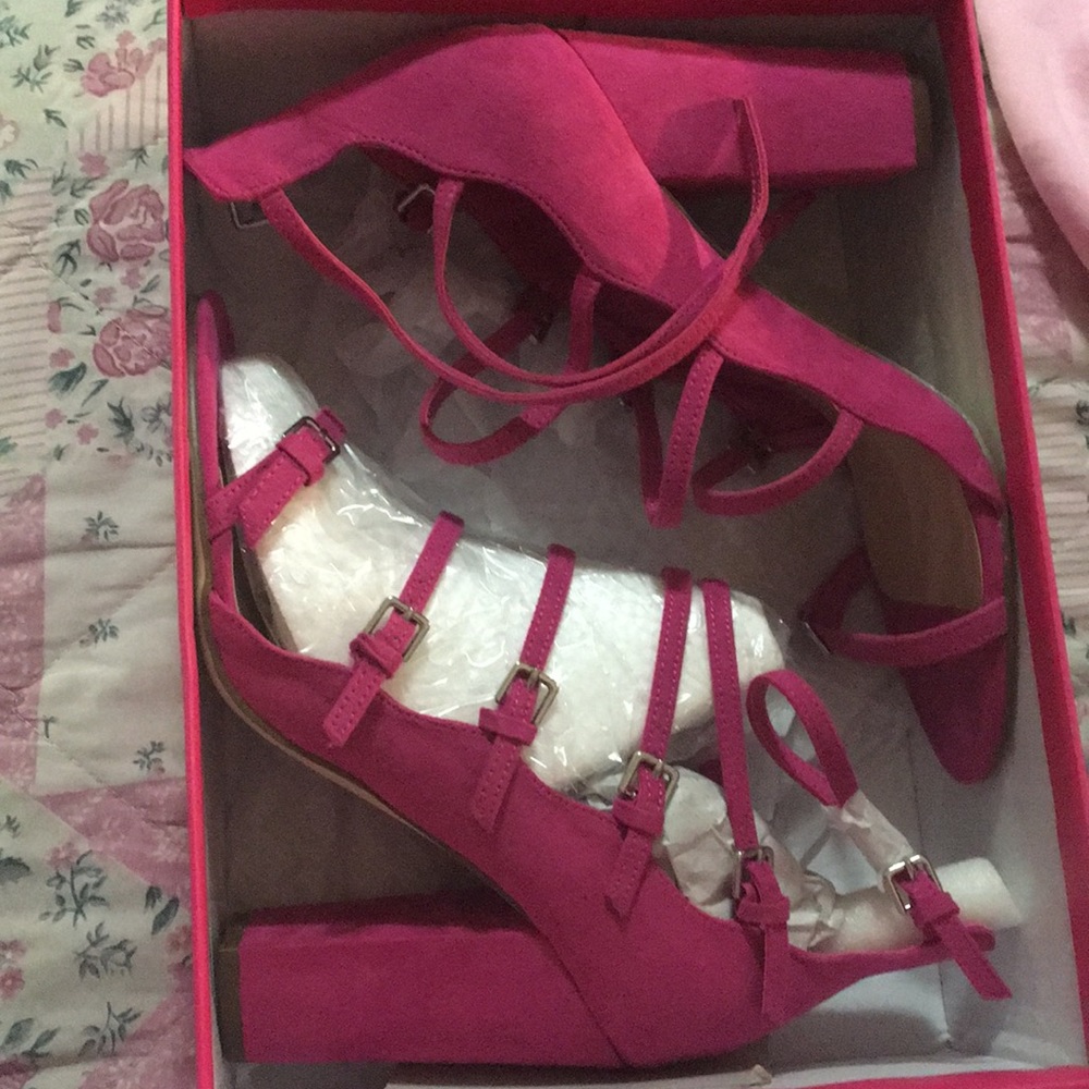 Heels - Picture 2 of 2